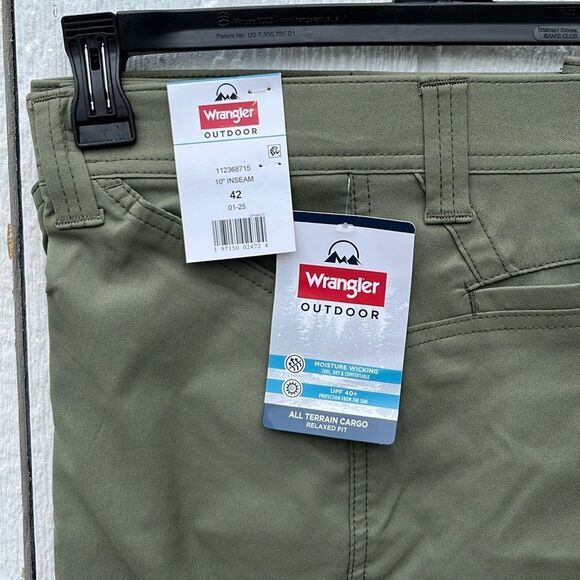 Men's Outdoor Performance Zip Cargo Short with UPF 50+ Size 42 - Picture 2 of 12